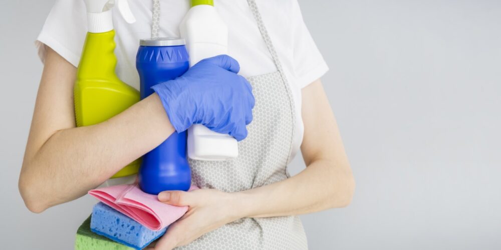 Como escolher o produto de limpeza ideal para cada tipo de sujeira - Vamat